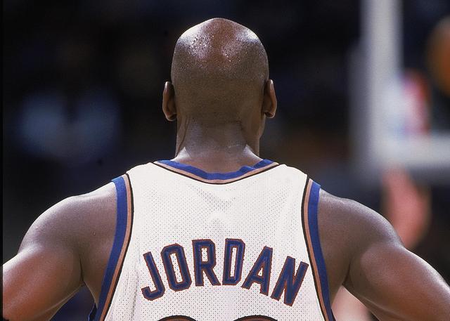 包含NBA传奇球星乔丹重返赛场，感受篮球激情的词条