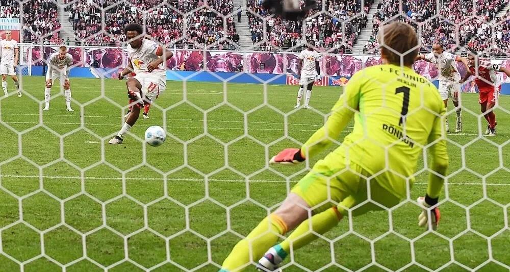 包含马竞对阵莱比锡，欧冠淘汰赛掀起高潮的词条