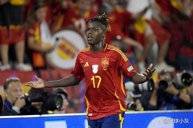 西班牙队在比赛中发挥出色，成功晋级