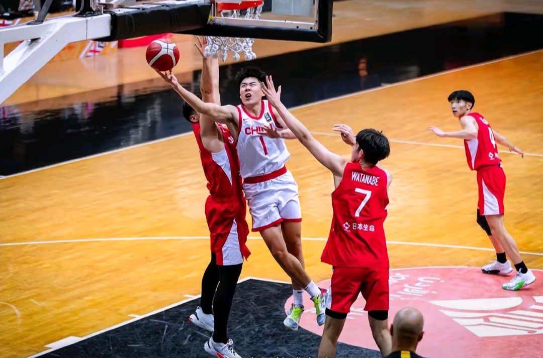 开云体育网站-关键比赛中诞生逆转，势均力敌