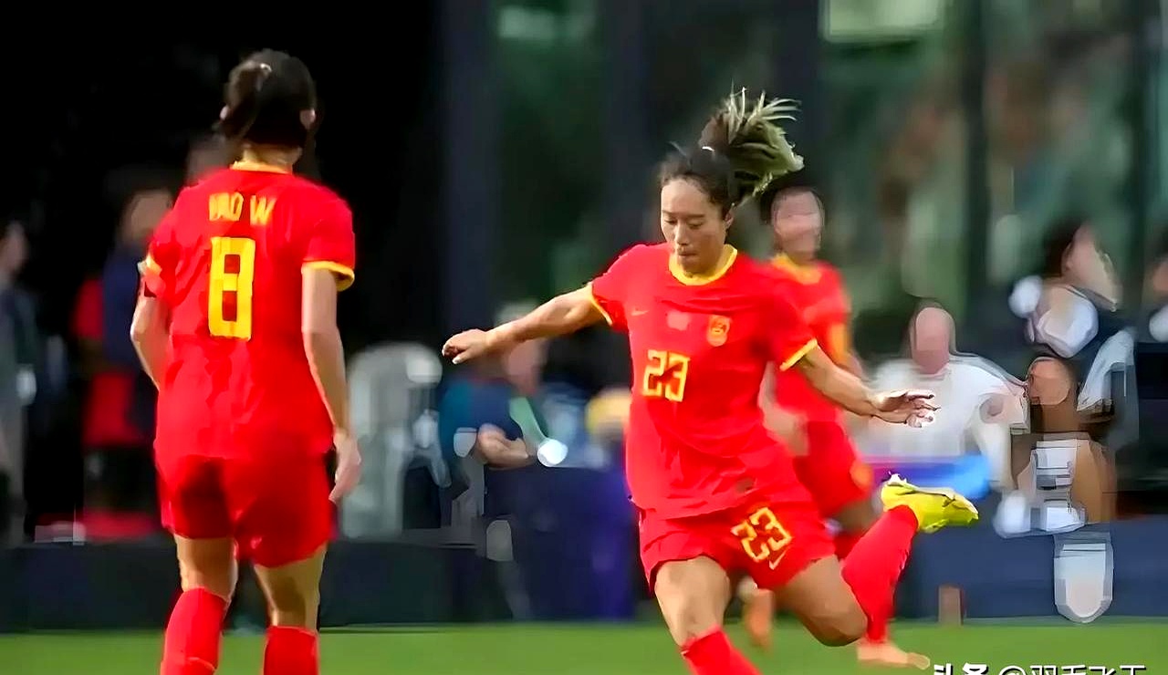 女足比赛中加拿大队大获全胜