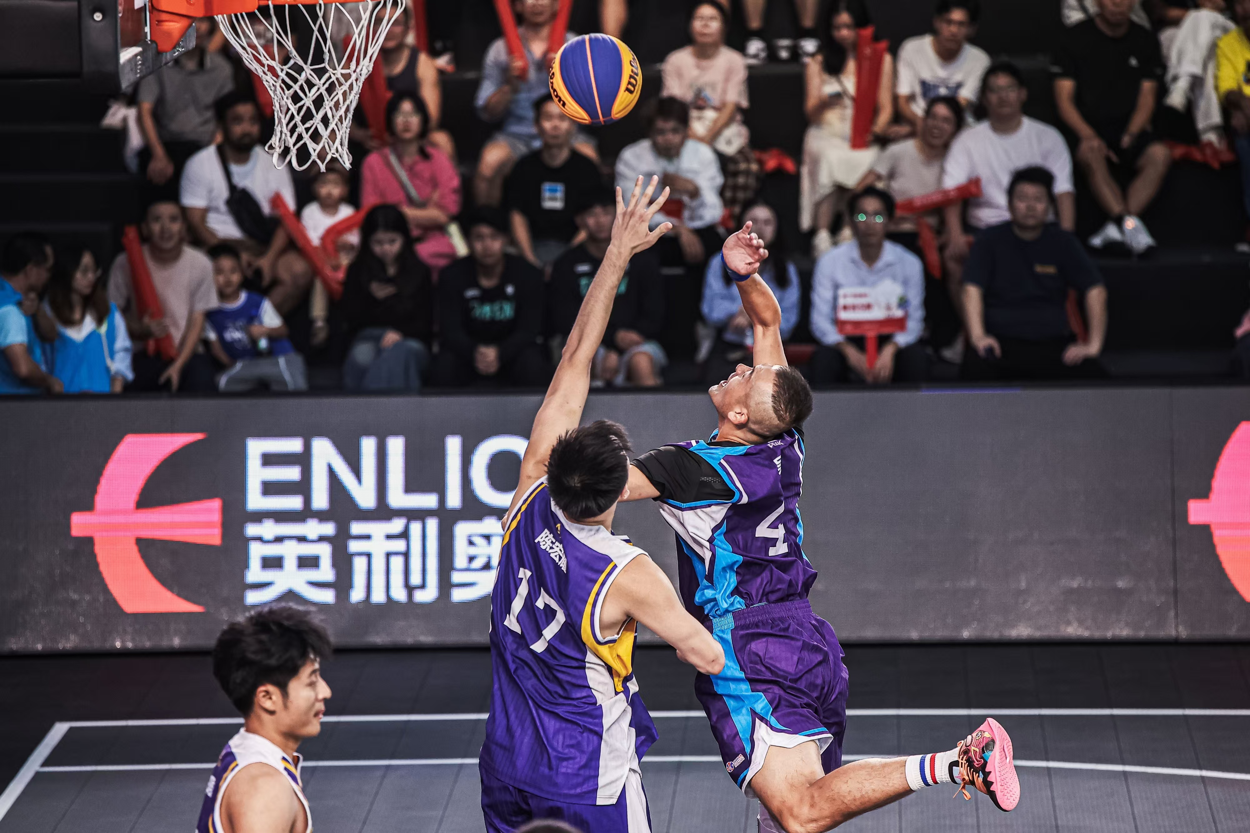 球队在篮球比赛中的紧密配合