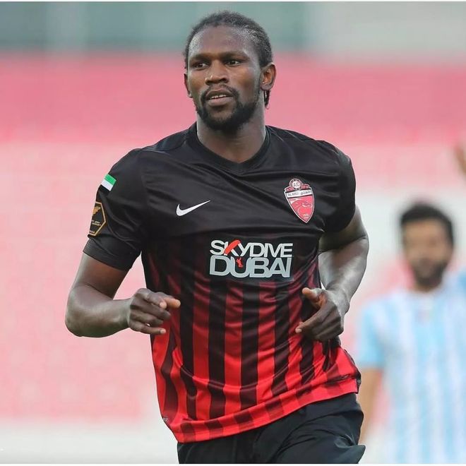 阿联酋代表团集体加油,迎接挑战 阿联酋代表团集体加油,迎接挑战