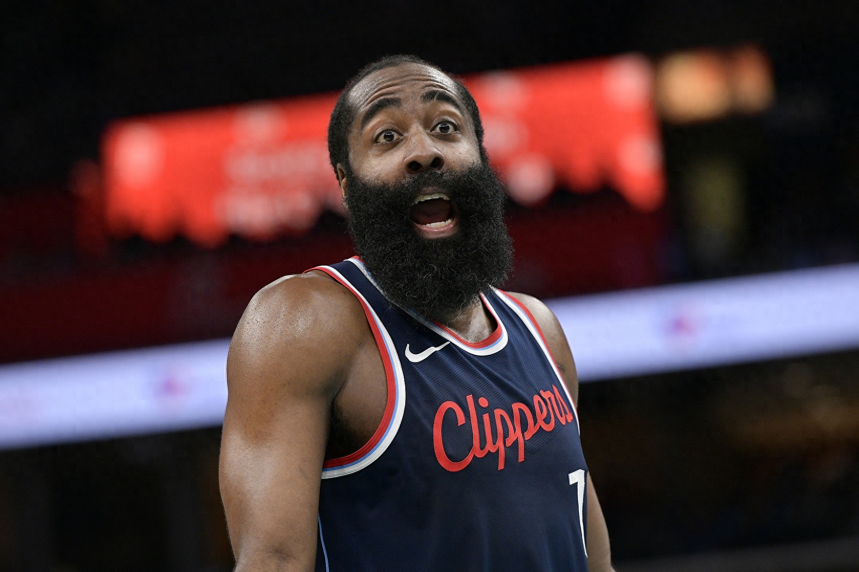 快船逆转开拓者，领跑西部