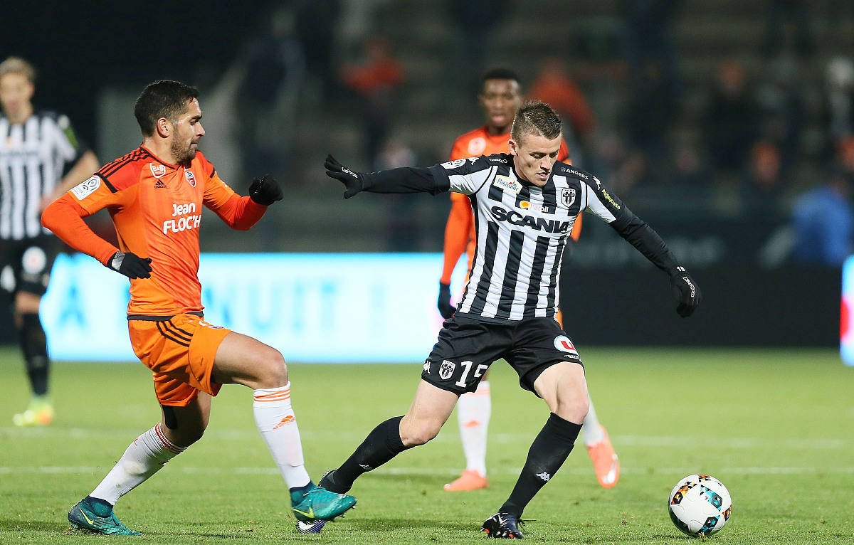 昂热反客为主击败对手，晋级积分榜