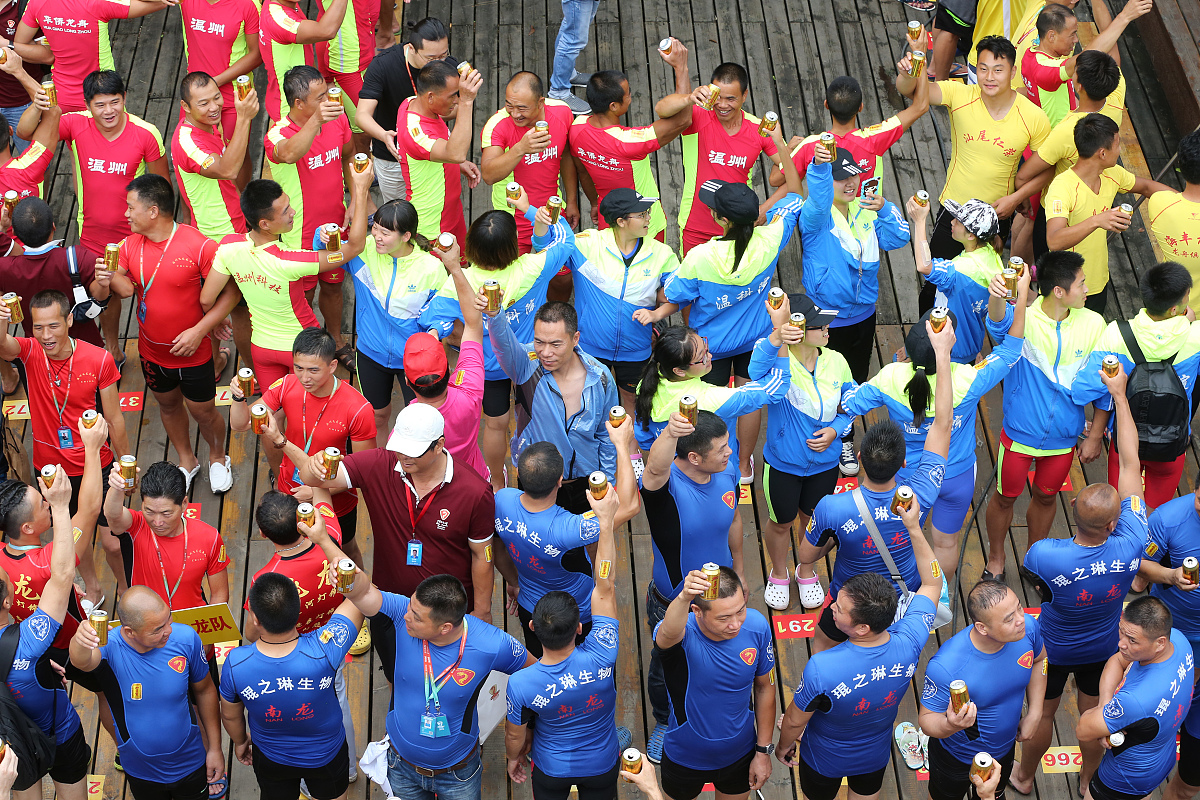 赢得胜利！选手在比赛中获得荣誉