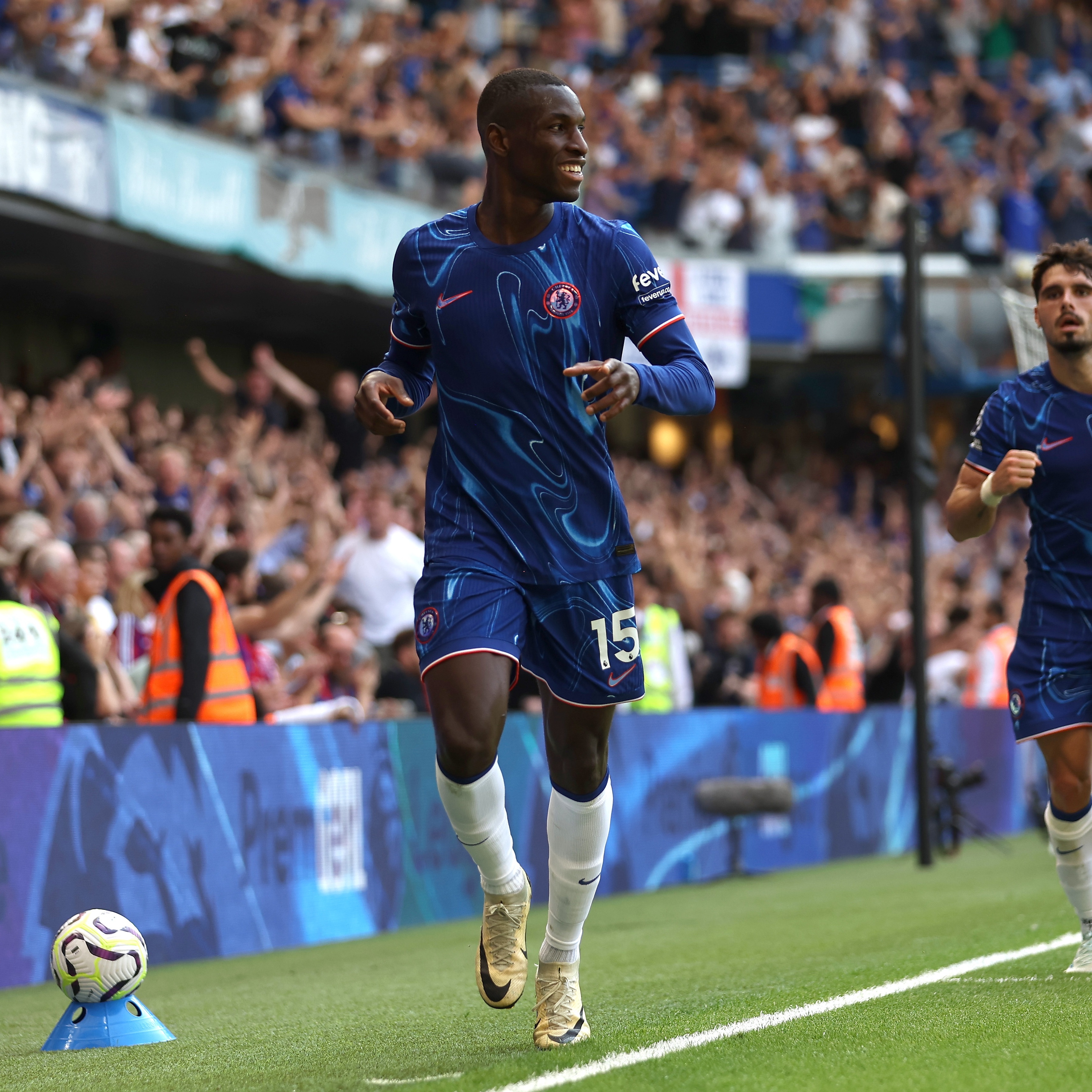 关于切尔西客场战胜水晶宫，积分逼近前四的信息