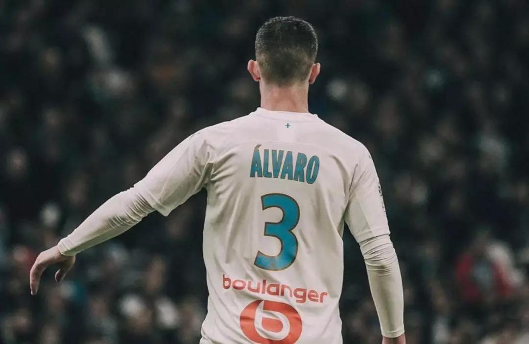 关于甘冈主场击败亚眠，继续保持领先地位的信息