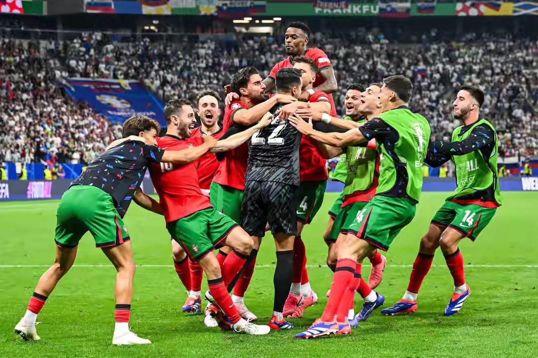 顶级俱乐部足球赛场精彩连连的简单介绍 顶级俱乐部足球赛场精彩连连的简单介绍