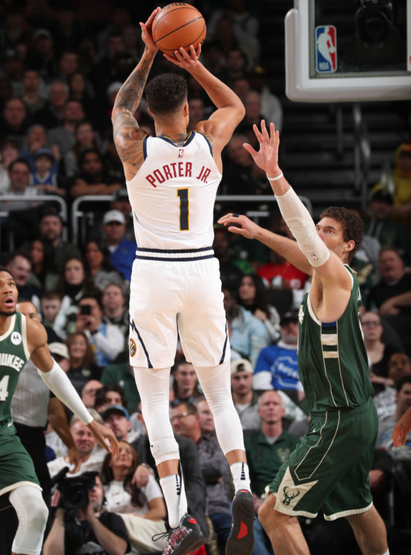 关于纽约篮网疲惫不堪，输给强大的密尔沃基雄鹿的信息