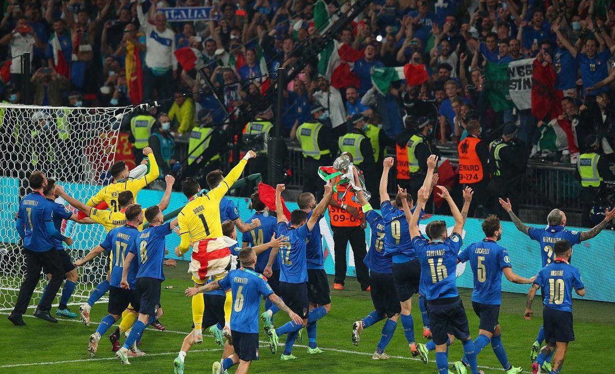 关于瑞典队挑战乌克兰，欧洲足球赛四强对决即将上演！的信息