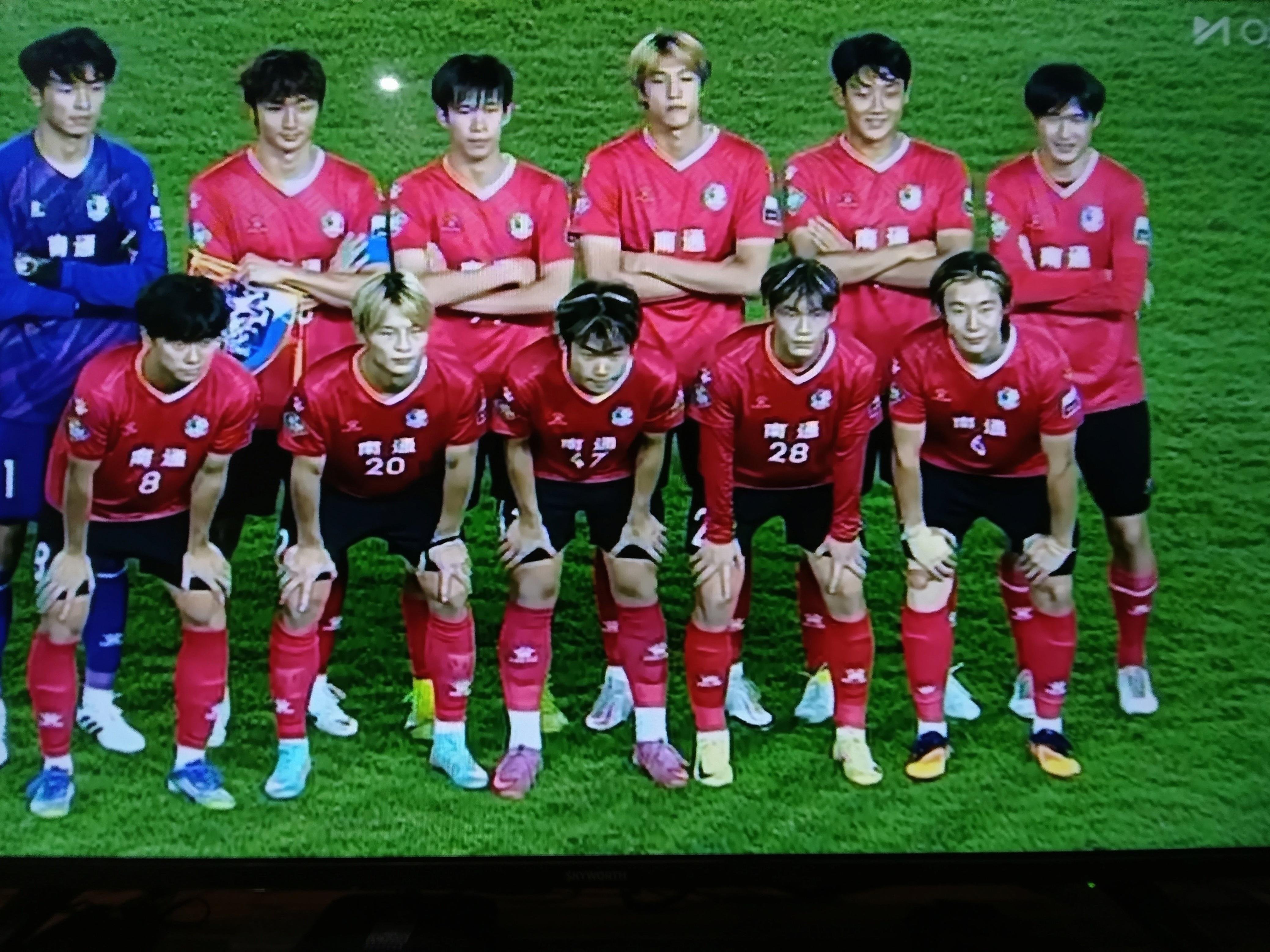 开云体育-两支队伍将在足球场上展开一场激烈争夺