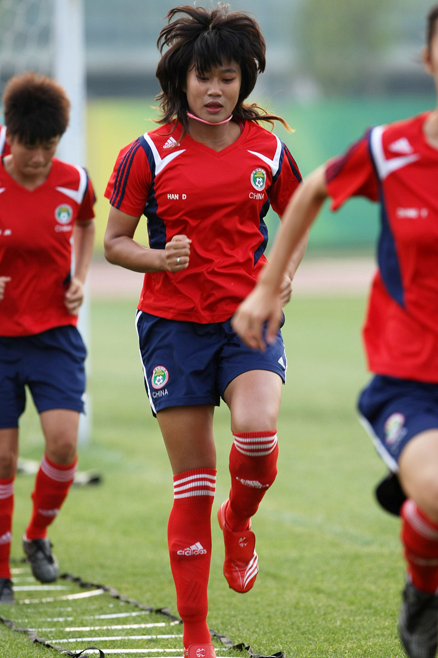 女足选手展现风采，尽展球技魅力的简单介绍