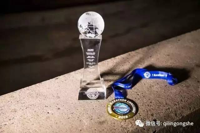 南非运动员在射击比赛中获得奖牌 南非运动员在射击比赛中获得奖牌