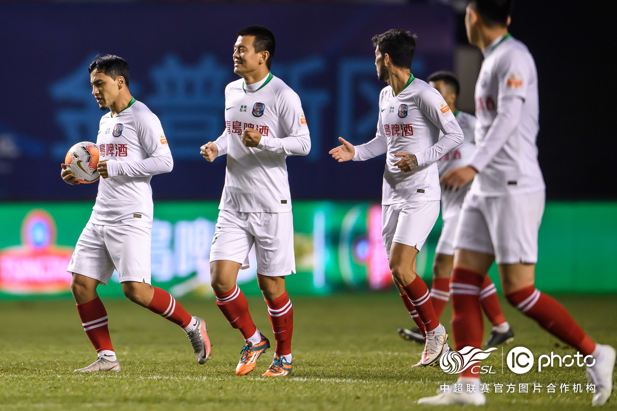 关于青岛黄海客场不敌河南建业，排名下滑的信息