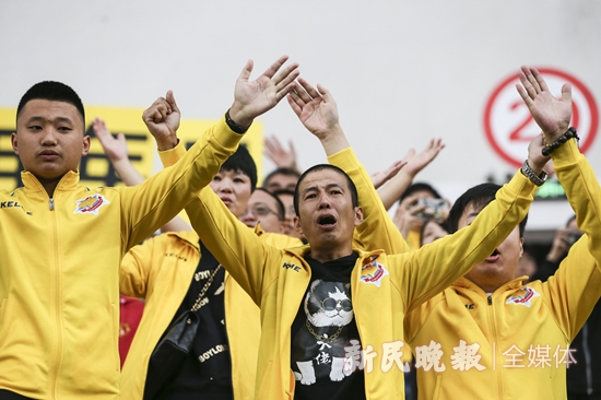 开云体育在线登录-韩国篮球明星退役球迷送别